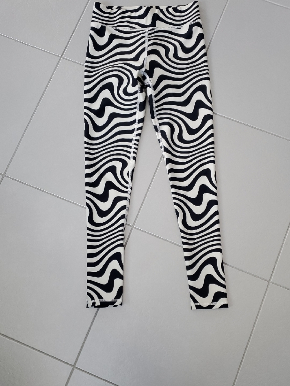 Black & White Swirl High-Waist Leggings - Women